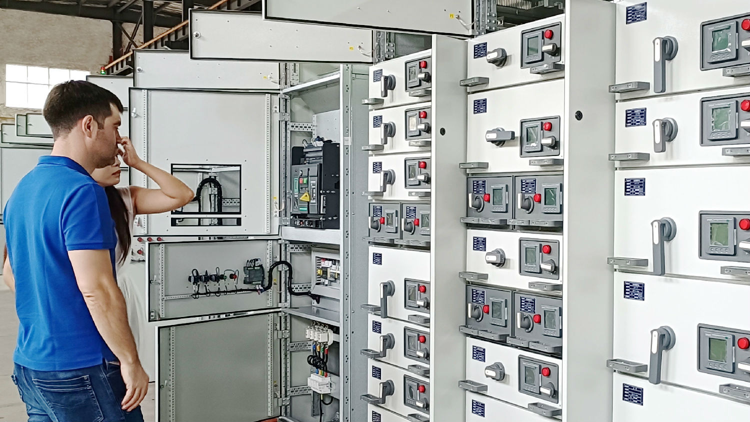 得潤(rùn)電氣車間參觀 得潤(rùn)電氣車間參觀