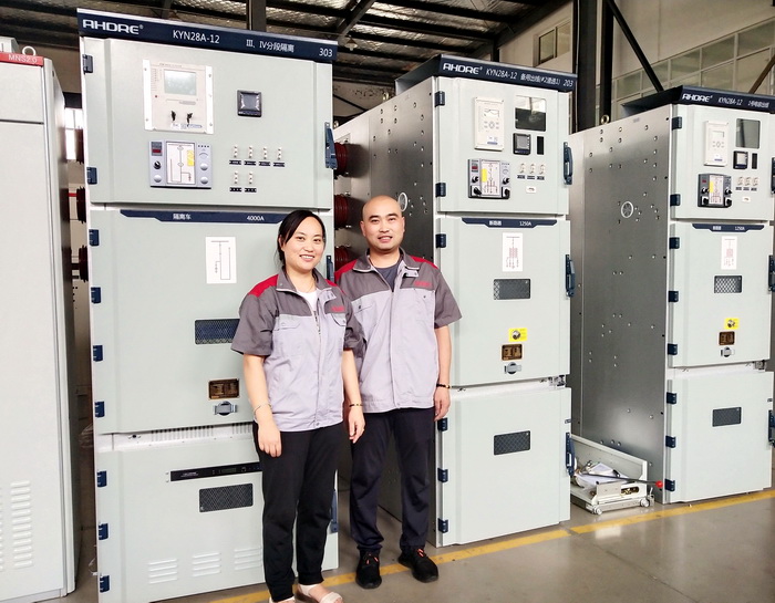 夫妻倆工作區(qū)的合照 夫妻倆工作區(qū)的合照