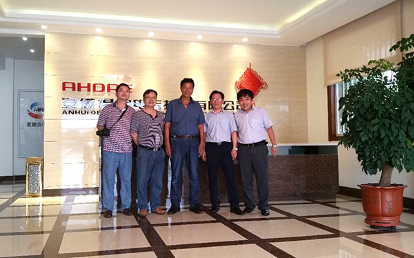 昆明東山水泥董事長(zhǎng)遲登有一行到訪得潤(rùn)電氣 昆明東山水泥董事長(zhǎng)遲登有一行到訪得潤(rùn)電氣