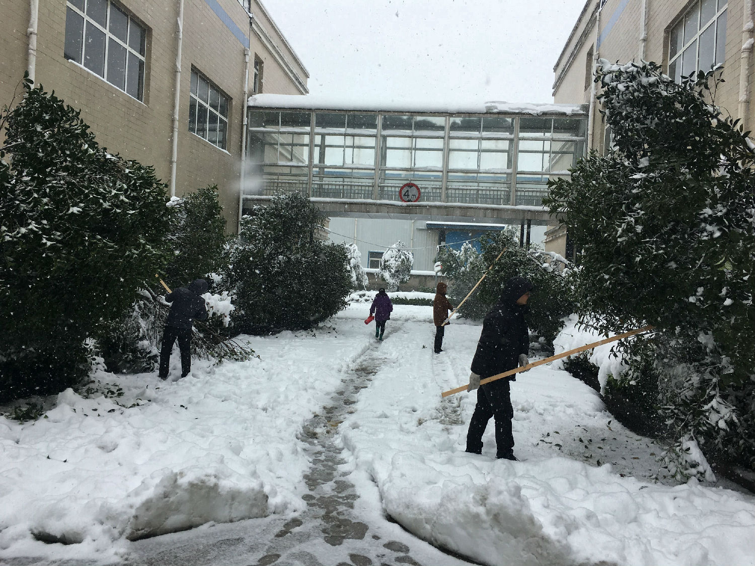 安徽得潤電氣 高低壓 開關(guān)柜 廠家 掃雪 電話:400-0551-777 qq:3176885416 安徽得潤電氣 高低壓 開關(guān)柜 廠家 掃雪 電話:400-0551-777 qq:3176885416