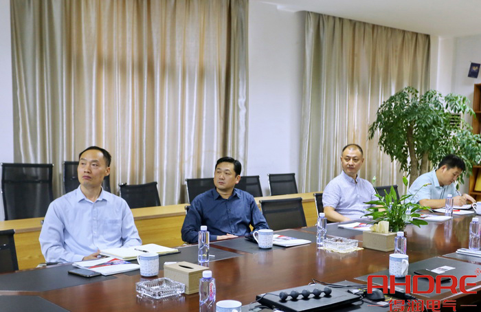 會(huì)議圖2.jpg 會(huì)議圖2.jpg