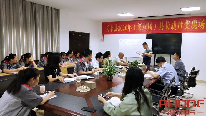 現(xiàn)場培訓(xùn)中.jpg 現(xiàn)場培訓(xùn)中.jpg