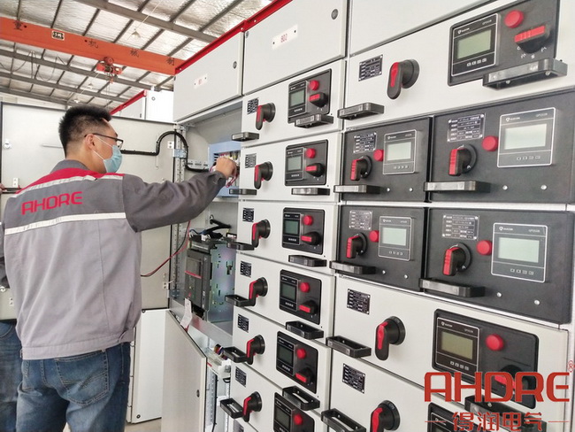 調(diào)試人員檢測(cè)中.jpg 調(diào)試人員檢測(cè)中.jpg