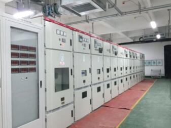 安徽得潤電氣技術(shù)有限公司是一家專注電氣工程咨詢、設(shè)計(jì)、制造、安裝調(diào)試一站式服務(wù)的高新技術(shù)企業(yè)。對在各種場合如何選擇高低壓電器以及開關(guān)柜有著豐富的理論知識和工作經(jīng)驗(yàn)，生產(chǎn)的不同電壓等級的高壓開關(guān)柜、高壓無功補(bǔ)償裝置適合多種工業(yè)、民建等場合。 全國統(tǒng)一客服熱線：400-0551-777