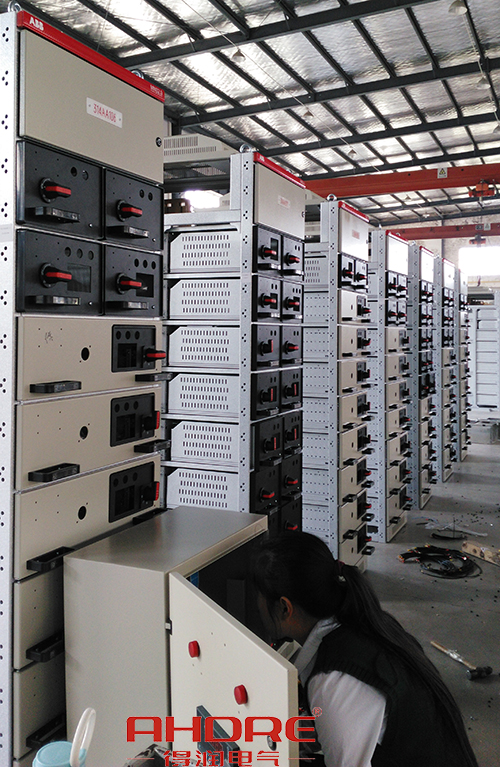 得潤(rùn)電氣 低壓開關(guān)柜生產(chǎn)車間 咨詢熱線:4000551777 得潤(rùn)電氣 低壓開關(guān)柜生產(chǎn)車間 咨詢熱線:4000551777