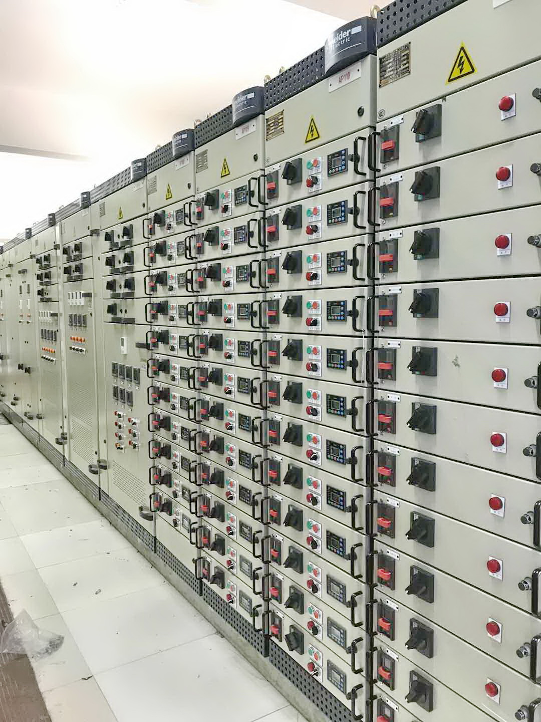 施耐德低壓柜，blokset型號(hào) 江山農(nóng)化項(xiàng)目 得潤(rùn)電氣制造