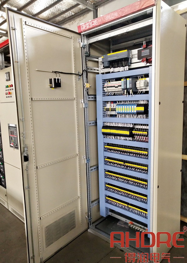 PLC控制柜.jpg PLC控制柜.jpg