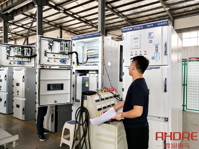 進(jìn)行電表數(shù)據(jù)檢測.jpg 進(jìn)行電表數(shù)據(jù)檢測.jpg