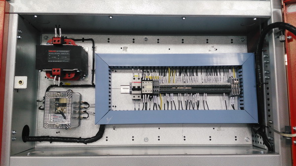 無(wú)功補(bǔ)償柜的儀表室 無(wú)功補(bǔ)償柜的儀表室