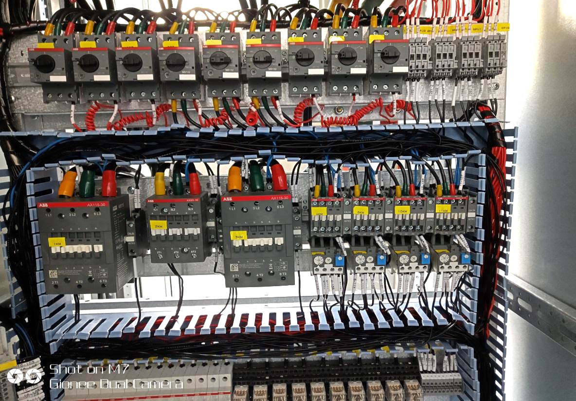 得潤電氣 合肥開關(guān)柜廠家 電話:400-0551-777 qq:3176885416 得潤電氣 合肥開關(guān)柜廠家 電話:400-0551-777 qq:3176885416